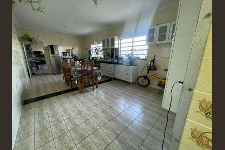 Casa à venda com 3 quartos, 193m² em Vila Tolstoi, São Paulo