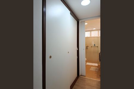 Apartamento à venda com 120m², 2 quartos e 1 vagaCloset da suíte