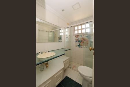 Apartamento à venda com 93m², 2 quartos e 2 vagas Apartamento à venda com 93m², 2 quartos e 2 vagasBanheiro da Suíte 1