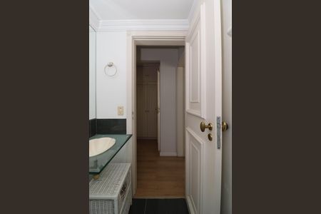 Apartamento à venda com 93m², 2 quartos e 2 vagas Apartamento à venda com 93m², 2 quartos e 2 vagasBanheiro da Suíte 2