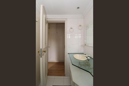 Apartamento à venda com 93m², 2 quartos e 2 vagas Apartamento à venda com 93m², 2 quartos e 2 vagasBanheiro da Suíte 1