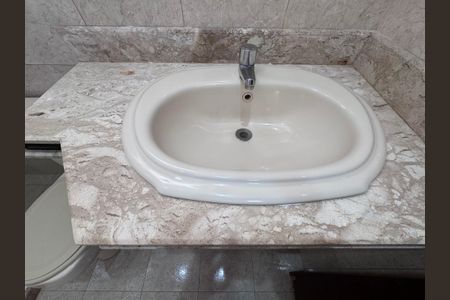 Casa para alugar com 130m², 3 quartos e 2 vagas Casa para alugar com 130m², 3 quartos e 2 vagasBanheiro Social