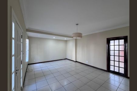 Sala de casa para alugar com 3 quartos, 130m² em Recreio dos Bandeirantes, Rio de Janeiro