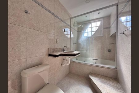 Casa para alugar com 130m², 3 quartos e 2 vagas Casa para alugar com 130m², 3 quartos e 2 vagasSuíte - Banheiro