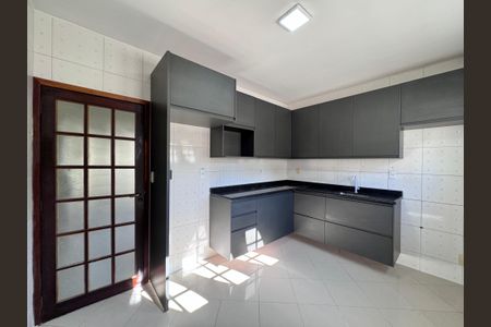 Casa para alugar com 130m², 3 quartos e 2 vagas Casa para alugar com 130m², 3 quartos e 2 vagasCozinha