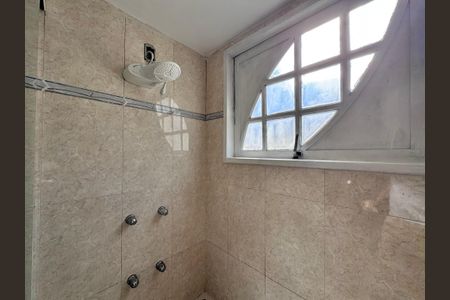 Casa para alugar com 130m², 3 quartos e 2 vagas Casa para alugar com 130m², 3 quartos e 2 vagasSuíte - Banheiro