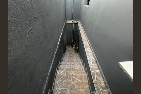 Casa à venda com 98m², 3 quartos e 1 vagaEscada