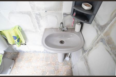 Banheiro de kitnet/studio para alugar com 1 quarto, 24m² em Campo Grande, Rio de Janeiro