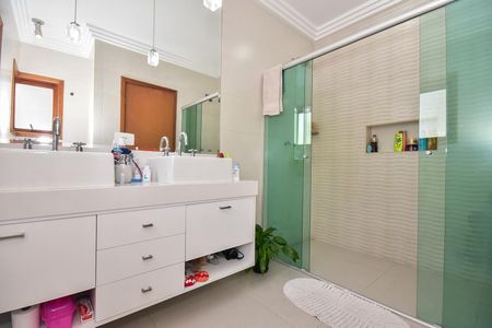 Casa de condomínio à venda com 250m², 3 quartos e 4 vagasBanheiro Suíte 3