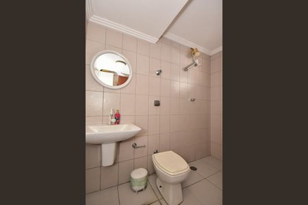 Casa de condomínio à venda com 250m², 3 quartos e 4 vagasBanheiro de Serviço