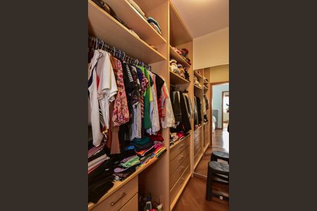 Casa de condomínio à venda com 250m², 3 quartos e 4 vagasCloset da suíte 3