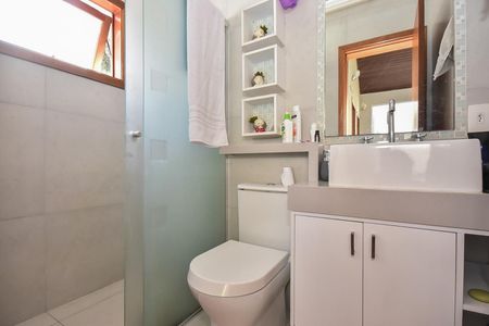 Casa de condomínio à venda com 250m², 3 quartos e 4 vagasBanheiro Social