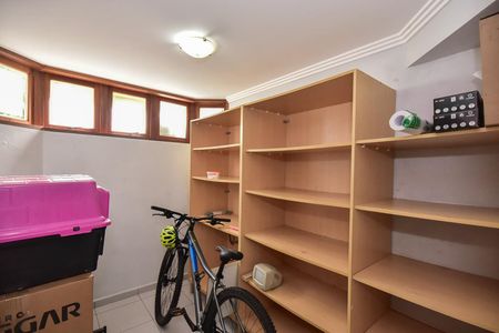 Casa de condomínio à venda com 250m², 3 quartos e 4 vagasQuarto de Serviço