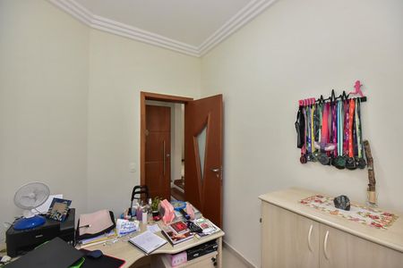 Casa de condomínio à venda com 250m², 3 quartos e 4 vagasEscritório