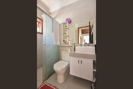 Casa de condomínio à venda com 250m², 3 quartos e 4 vagasBanheiro Social