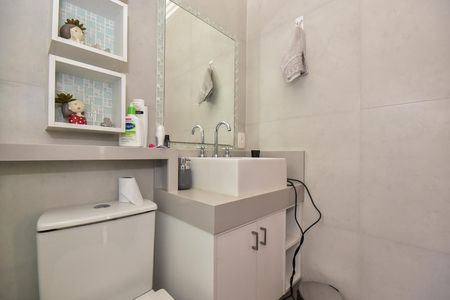 Casa de condomínio à venda com 250m², 3 quartos e 4 vagasBanheiro Social