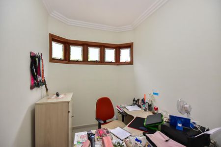 Casa de condomínio à venda com 250m², 3 quartos e 4 vagasEscritório