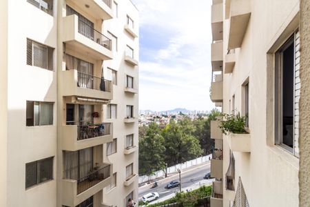 Apartamento à venda com 58m², 2 quartos e 1 vaga Apartamento à venda com 58m², 2 quartos e 1 vagaVaranda