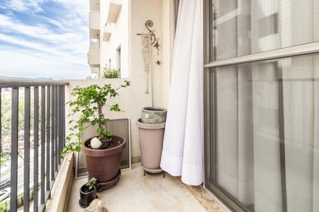 Apartamento à venda com 58m², 2 quartos e 1 vaga Apartamento à venda com 58m², 2 quartos e 1 vagaVaranda