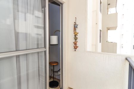 Apartamento à venda com 58m², 2 quartos e 1 vaga Apartamento à venda com 58m², 2 quartos e 1 vagaVaranda