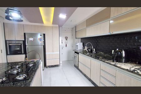 Apartamento à venda com 146m², 3 quartos e 2 vagas Apartamento à venda com 146m², 3 quartos e 2 vagasCozinha