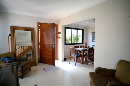 Casa para alugar com 125m², 3 quartos e 2 vagas Casa para alugar com 125m², 3 quartos e 2 vagasSala