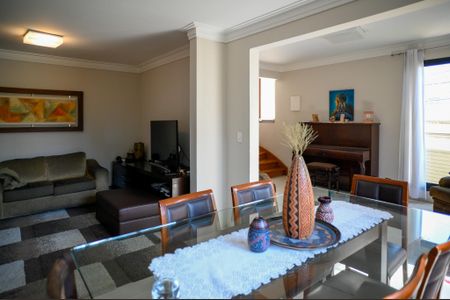 Casa para alugar com 125m², 3 quartos e 2 vagas Casa para alugar com 125m², 3 quartos e 2 vagasSala