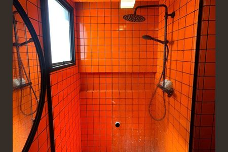 Banheiro  de apartamento à venda com 1 quarto, 53m² em Barra Funda, São Paulo