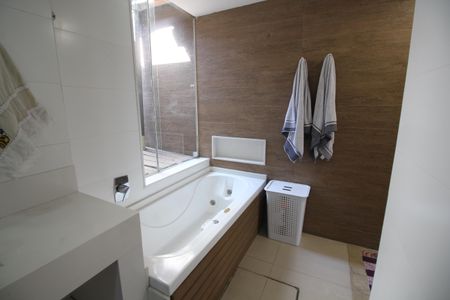 Casa de condomínio para alugar com 600m², 7 quartos e 1 vagaQuarto 7 - Banheiro