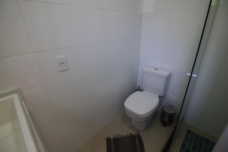 Casa de condomínio para alugar com 600m², 7 quartos e 1 vagaQuarto 6 - Banheiro