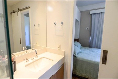 Apartamento à venda com 65m², 2 quartos e 1 vaga Apartamento à venda com 65m², 2 quartos e 1 vagaBanheiro da Suíte