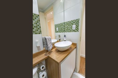 Apartamento à venda com 70m², 3 quartos e 2 vagas Apartamento à venda com 70m², 3 quartos e 2 vagasBanheiro social