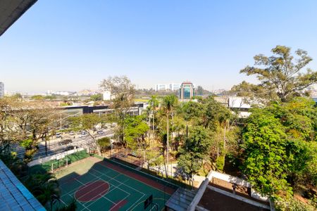 Sala - Vista de apartamento à venda com 1 quarto, 58m² em Santo Amaro, São Paulo