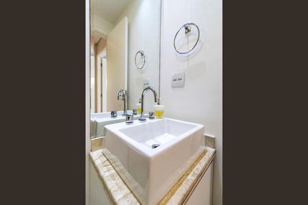 Apartamento à venda com 66m², 2 quartos e 2 vagas Apartamento à venda com 66m², 2 quartos e 2 vagasBanheiro Social