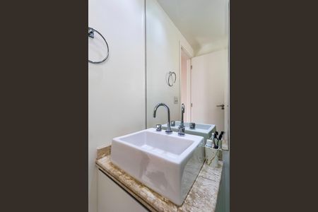 Apartamento à venda com 66m², 2 quartos e 2 vagas Apartamento à venda com 66m², 2 quartos e 2 vagasBanheiro da Suíte