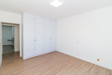 Apartamento à venda com 200m², 3 quartos e 2 vagasQuarto 2