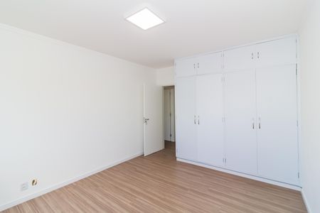 Apartamento à venda com 200m², 3 quartos e 2 vagasQuarto 2