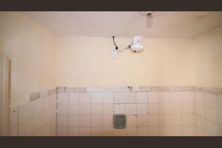 Banheiro de casa para alugar com 1 quarto, 70m² em Jardim Caguassu, São Paulo