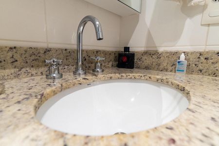 Apartamento à venda com 72m², 2 quartos e 2 vagasBanheiro Social