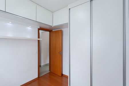 Apartamento à venda com 83m², 3 quartos e 2 vagas Apartamento à venda com 83m², 3 quartos e 2 vagasQuarto 1