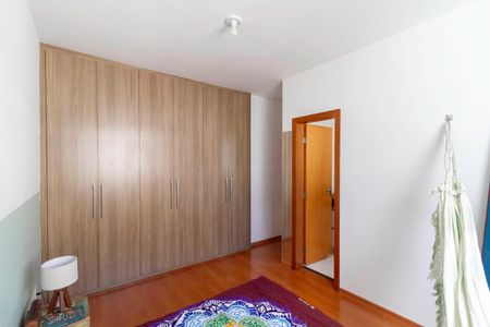 Apartamento à venda com 83m², 3 quartos e 2 vagas Apartamento à venda com 83m², 3 quartos e 2 vagasSuíte