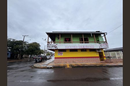 Casa à venda com 286m², 3 quartos e 1 vaga Casa à venda com 286m², 3 quartos e 1 vagaFachada