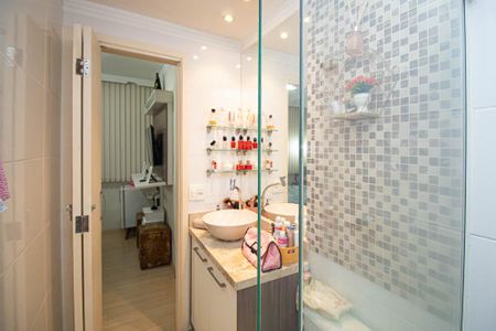 Apartamento à venda com 66m², 2 quartos e 1 vaga Apartamento à venda com 66m², 2 quartos e 1 vagaBanheiro da Suíte