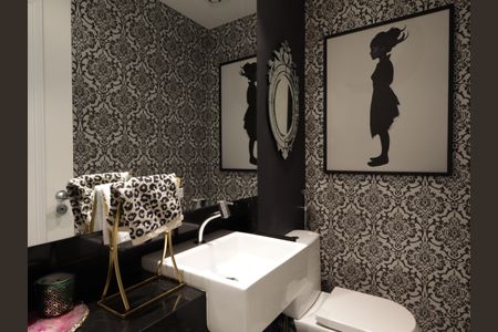 Casa de condomínio à venda com 380m², 3 quartos e 4 vagasLavabo