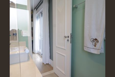 Casa de condomínio à venda com 380m², 3 quartos e 4 vagasBanheiro da Suíte 2