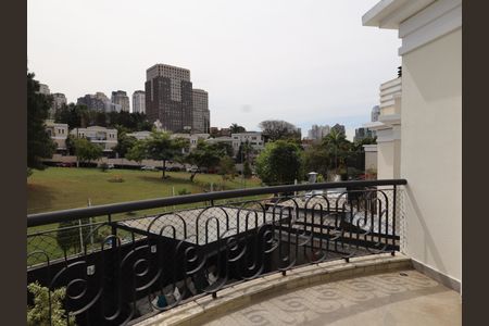 Casa de condomínio à venda com 380m², 3 quartos e 4 vagasVaranda da Suíte 3