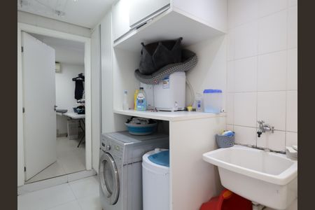 Casa de condomínio à venda com 380m², 3 quartos e 4 vagasÁrea de Serviço