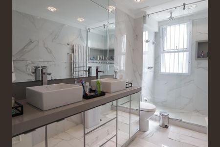 Casa de condomínio à venda com 380m², 3 quartos e 4 vagasBanheiro da Suíte 3