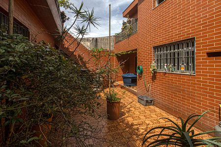 Casa à venda com 235m², 4 quartos e 4 vagasQuintal