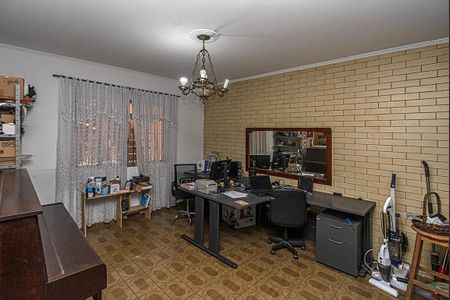 Casa à venda com 235m², 4 quartos e 4 vagasEscritório